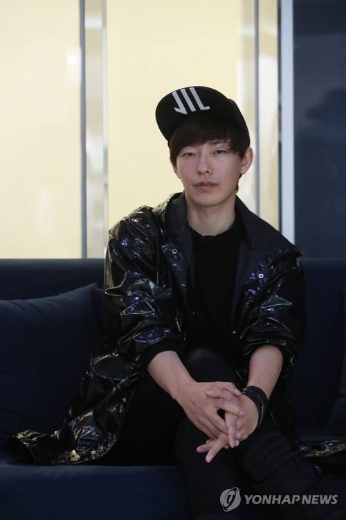 (서울=연합뉴스) 강민지 기자 = 일본 밴드 스파이에어의 보컬 이케가 28일 오후 서울 서초구 소니뮤직코리아에서 연합뉴스와의 인터뷰에 앞서 포즈를 취하고 있다. 2017.4.28      mjkang@yna.co.kr