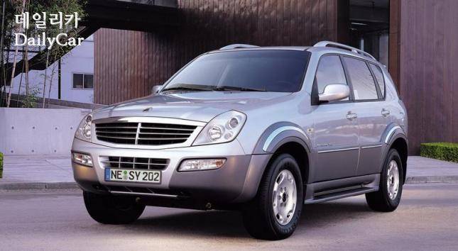 렉스턴 (휠 아치 활용도 높아 바퀴와 차체의 시각적 균형 이룸)