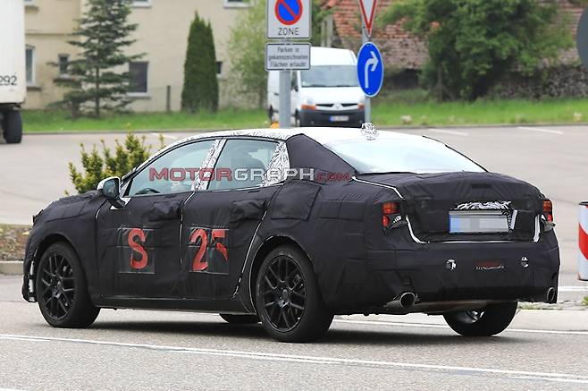 링크앤코 03 세단 시험주행차