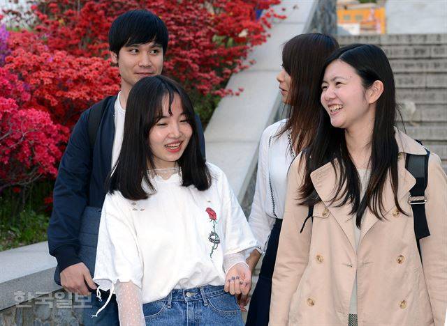 연세대 국어국문학과 대학원을 다니는 외국인 유학생들은 “한글이 표음문자인데도 발음과 표기 사이의 차이가 상당해 배우기가 쉽지 않다”고 입을 모았다.  고영권기자 youngkoh@hankookilbo.com