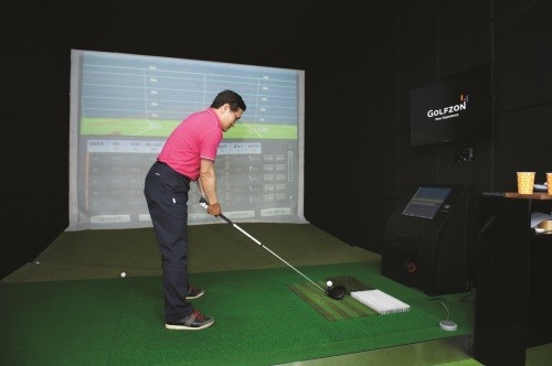 스크린 골프를 알려면 수많은 라운드 경험과 함께 데이터에 대한 지식도 필요하다.