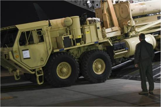 한국으로 반입되는 미군 사드 발사차량 (사진=미국 국방부)