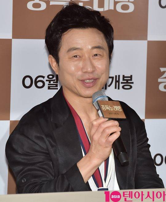 배우 이문식이 1일 오후 서울 광진구 자양동 롯데시네마 건대입구점에서 열린 영화’중독노래방'(감독 김상찬,제작 영화사 아람) 언론시사회에 참석하고 있다. / 사진=조준원 기자 wizard333@