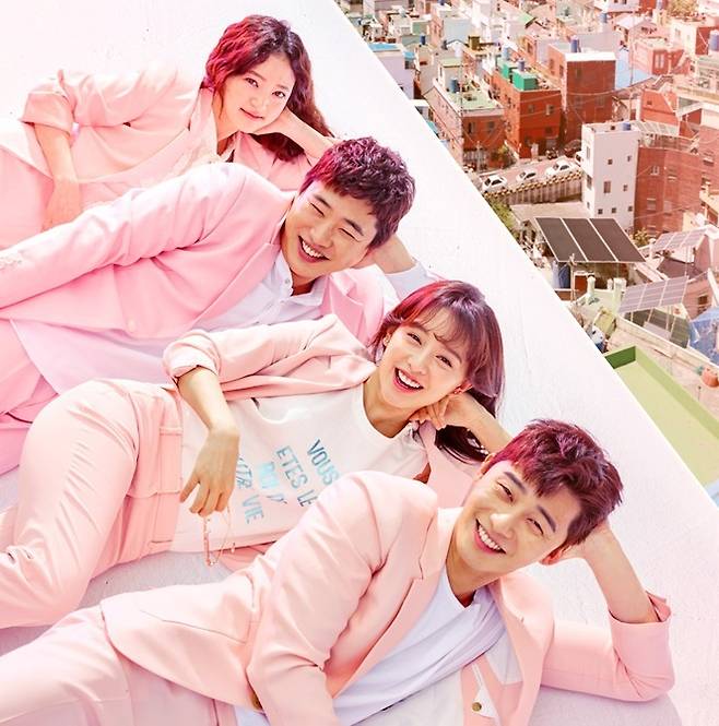 한국방송 드라마 <쌈, 마이웨이> 속 김주만(안재홍)은 맛있는 음식을 찾아 제품으로 개발해 홈쇼핑 방송에 소개하는 대리다. ‘쌈, 마이웨이’ 누리집 갈무리