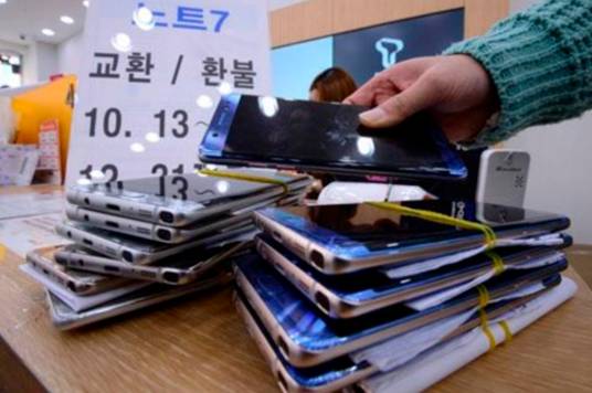 2016년 10월, 단종과 리콜을 통해 통신사 대리점에 반납된 갤럭시노트7 제품의 모습 / 조선DB
