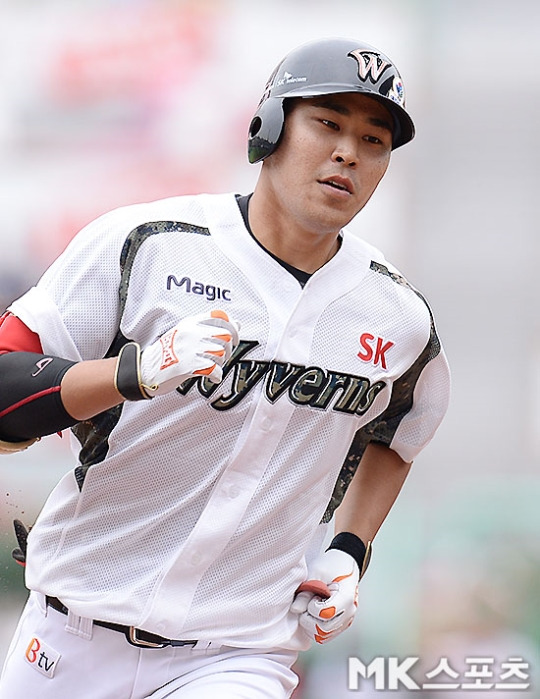 SK 와이번스 한동민이 시즌 17호 홈런을 기록했다. 사진(인천)=김영구 기자