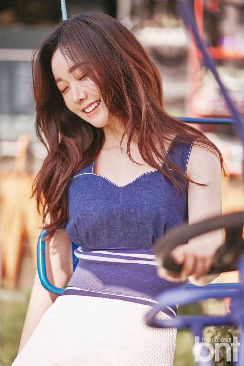 김민서 화보가 화제다. ⓒ bnt