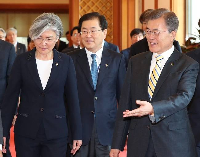 President Moon Jae-in (right) walks with Foreign Minister Kang Kyung-wha after the appointment ceremony at Cheong Wa Dae in Seoul on Sunday. (Yonhap)