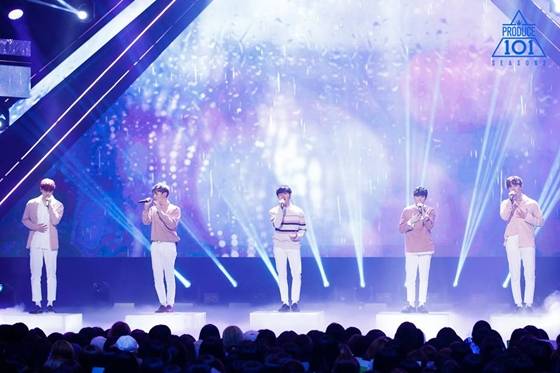 '소나기' 무대 중 권현빈(왼쪽)/사진제공=엠넷