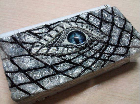 거대한 눈알이 빛나는 NDS