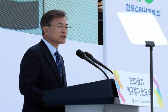 문재인 대통령이 지난 19일 부산 기장군 한국수력원자력 고리원자력본부에서 열린 '고리 1호기 영구 정지 선포식'에 참석해 연설하고 있다. 김성룡 기자