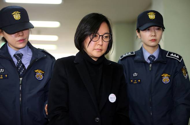 장시호씨가 2월26일 오후 서울 대치동 특검 사무실로 소환되고 있다. 김태형 기자 xogud555@hani.co.kr