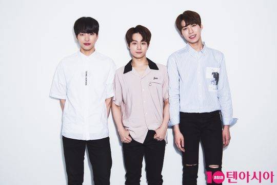 ‘프로듀스101 시즌2’ 이건민, 여환웅, 이건희가 서울 중구 청파로 한경텐아시아에서 진행된 인터뷰에 앞서 포즈를 취하고 있다./사진=이승현 기자lsh87@