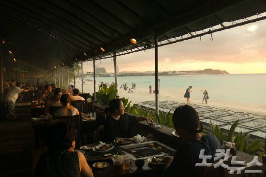아름다운 괌의 경치를 감상하며 식사를 즐길 수 있는 바비큐 레스토랑. (사진=스테이앤모어 제공)