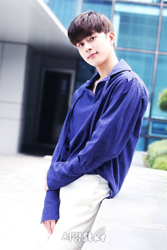 프로듀스101 시즌2’ 유선호가 5일 오전 서울 영등포구 당산동에서 서경스타와 인터뷰를 갖기 전 포즈를 취하고 있다.