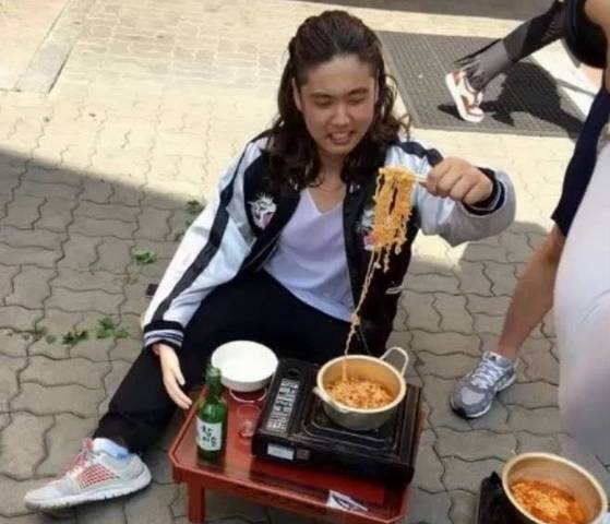 영화 '내부자들' 속 배우 이병헌을 패러디한 의정부고 학생. [사진 의정부고등학교 대신전해드립니다 페이스북 캡처]