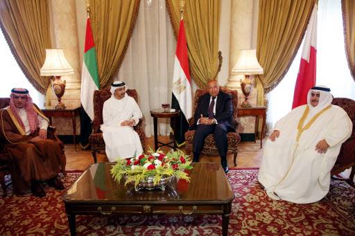 지난 5일(현지시간) 사우디아라비아와 아랍에미리트(UAE), 바레인, 이집트 등 아랍권 4개국 외무장관이 이집트 카이로에 모여 단교 해제를 위해 제시한 13개 요구를 카타르가 거부한 데 대해 논의하는 모습. [카이로=신화연합]