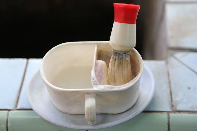 성우이용원의 비누거품솔.