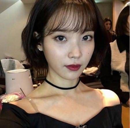 초커 목걸이를 한 아이유. (자료 = 아이유 인스타그램)