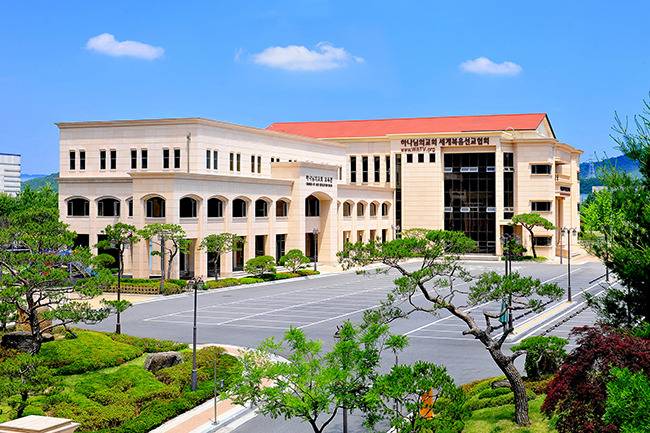 대전 엑스포과학공원 인근에 있는 대전서구 하나님의 교회.