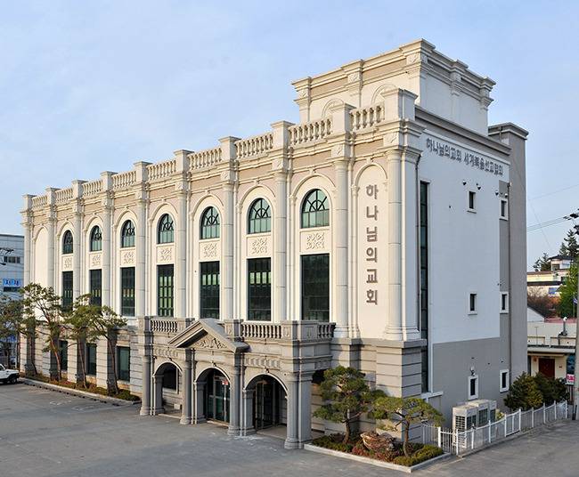 헌당식을 앞두고 있는 공주 하나님의 교회.