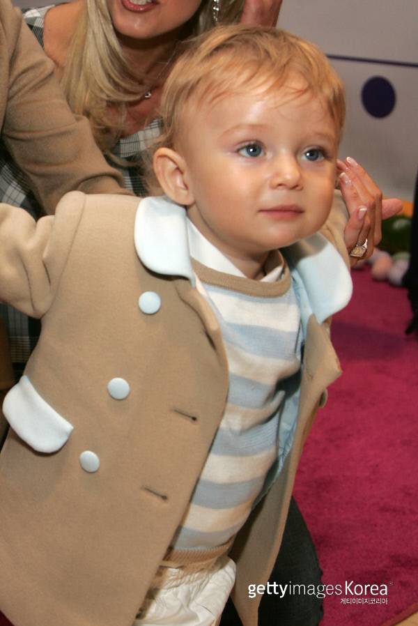 2007년 3월 13일 배런 트럼프가 뉴욕에 위치한 장난감 가게인  FAO Schwartz에서 16회 버니홉(토끼뜀) 행사에 참가하고 있다. /게티이미지코리아