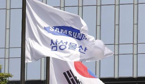 삼성물산과 제일모직간 합병에서 의도적인 공시 지연은 없었다는 증언이 나왔다. 사진은 삼성물산 로고가 새겨진 깃발이 바람에 휘날리고 있는 모습.ⓒ연합뉴스
