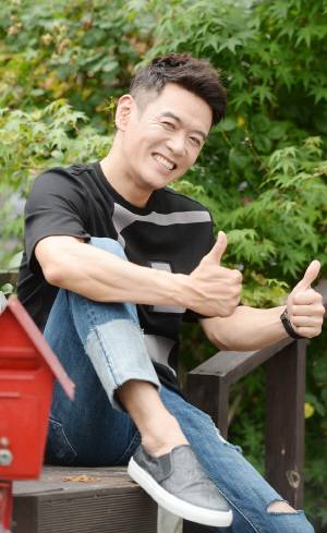 14일 서울 마포구에 위치한 제이디비엔터테인먼트 사무실에서 만난 개그맨 겸 CEO 김대희는 건물 외벽에 걸린 소속 연예인들의 대형 사진을 보고 엄지손가락을 추켜세웠다.  김선규 기자 ufokim@