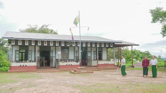 판캄마을 언덕 위에 자리한 초등학교.