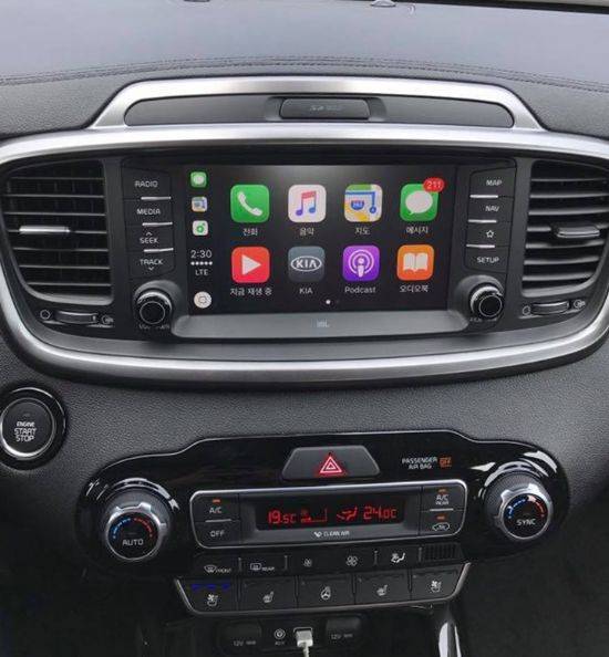 애플 카플레이가 실행된 더 뉴 쏘렌토 센터페시아 (사진=지디넷코리아)