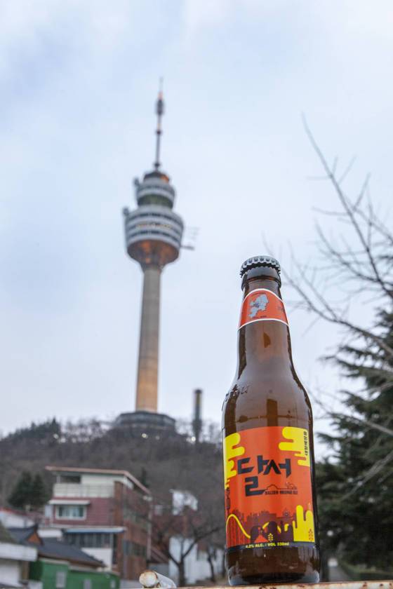 대구 달서구의 83타워를 그려넣은 달서맥주. 바닐라 향에 오렌지와 자몽향을 내는 아로마 홉을 넣었다. [사진 세븐브로이]