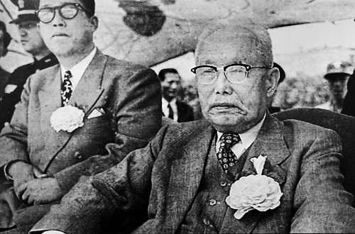 1954년 전쟁이 끝난 후 강성갑 목사 흉상 제막식에 참석한 함태영 부통령.