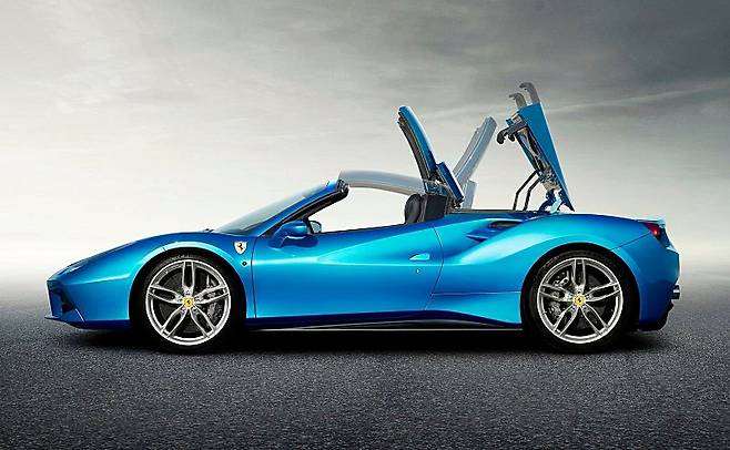 페라리 488 스파이더의 하드탑