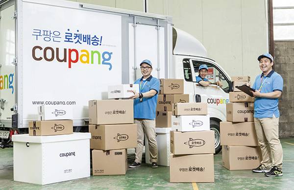 ⓒ쿠팡 제공 정규직 배송 사원 ‘쿠팡맨’으로 알려진 쿠팡도 물류센터 인력 운영은 자회사와 아웃소싱 업체가 담당한다.