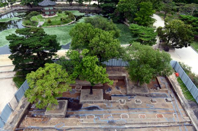 The excavation site in Gyeongbokgung Palace where the site of Korea’s first electricity generation plant was discovered. (Yonhap)