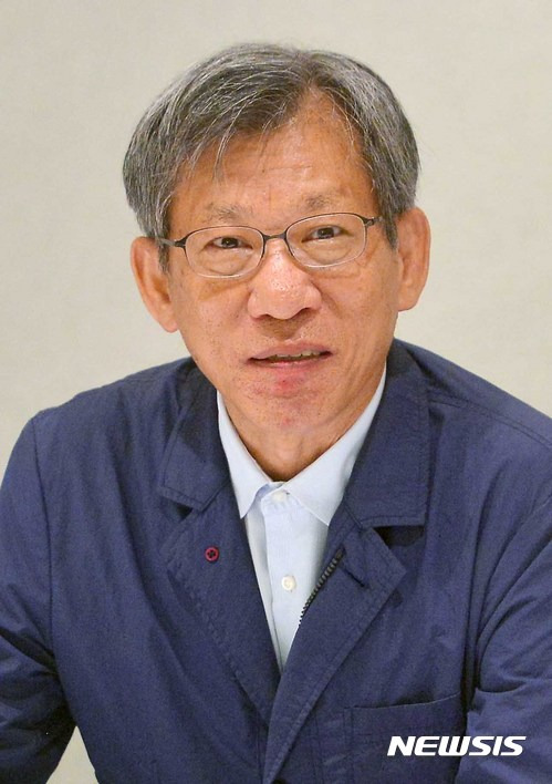 【서울=뉴시스】고승민 기자 = 유홍준 전 문화재청장이 16일 오전 서울 종로구의 한 식당에서 '나의 문화유산답사기 서울편' 출간 기자간담회를 하고 있다. 2017.08.16. kkssmm99@newsis.com