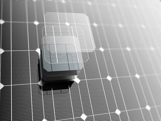 태양전지 셀 하나를 확대한 모습 출처 : gettyimagesbank