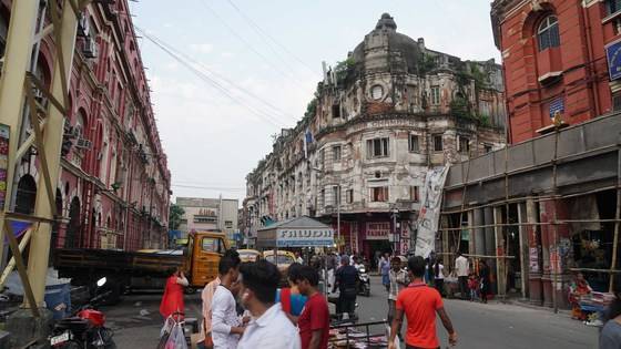영국 식민지풍 건축물이 즐비한 서더스트리트.
