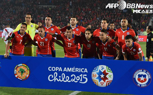 칠레 베스트 11이 페루와의 ‘2015 코파 아메리카’ 4강에 앞서 단체촬영에 임하고 있다. 사진(칠레 산티아고)=AFPBBNews=News1