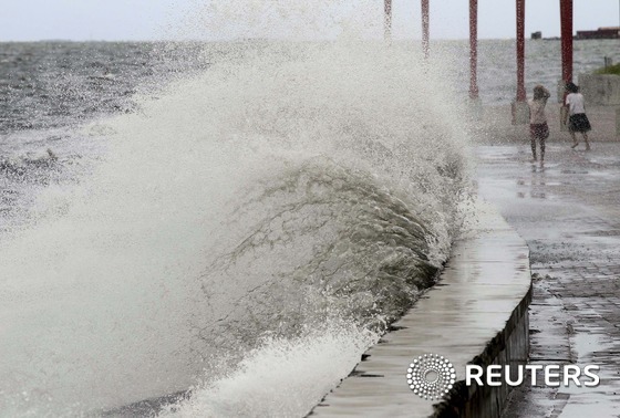 태풍 '고니'가 필리핀을 강타해 4명이 사망하고 700여명의 이재민이 발생했다. © 로이터=뉴스1