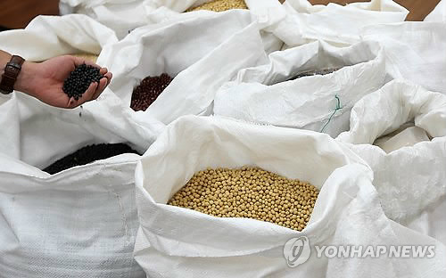 보따리상을 통해 국내로 반입하다 압수된 중국산 농산물(연합뉴스 자료사진)
