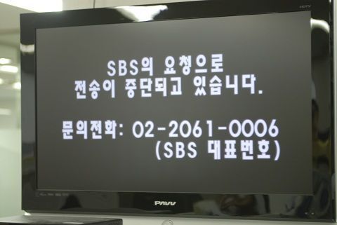 전국 케이블TV 방송사들은 지난 2011년 10월 KBS2, MBC, SBS 등 3개 채널에 대한 HD방송(8VSB) 송출을 전격 중단했다. 때문에 전국 770만에 이르는 케이블 시청자는 화질 저하에 따른 불편을 겪은 바 있다.