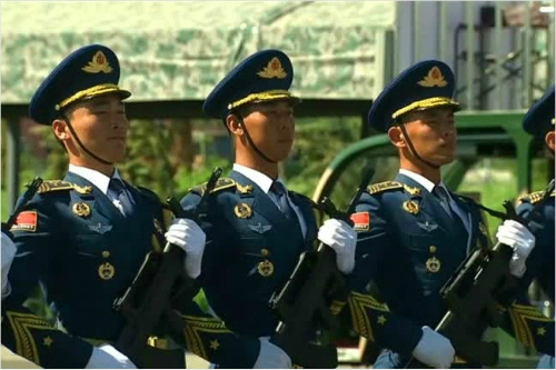 3일 열리는 전승절 열병식 연습을 하고 있는 중국 군인들 (사진=로이터 영상 캡처)