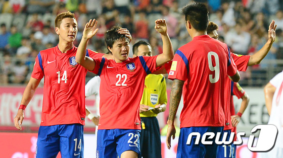 올림픽 대표팀에 합류하는 권창훈(가운데) © News1