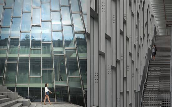 ECC 계곡 내부의 유리와 그를 지탱하는 철판은 외부의 빛을 하루종일 내부로 받아들인다.