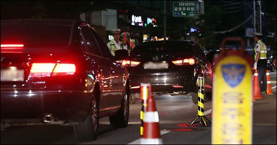 28일 오전 5시5분께 음주운전을 한 20대 남성이 서울 강남구 논현역 사거리에서 4중 추돌사고를 일으켰다.(자료사진) ⓒ연합뉴스
