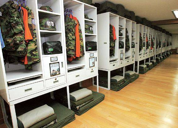 옷걸이형 철제 관물대