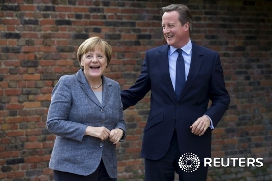 앙겔라 메르켈 독일 총리와 데이비드 캐머런 영국 총리가 9일 런던에서 회동을 가졌다.© 로이터=뉴스1