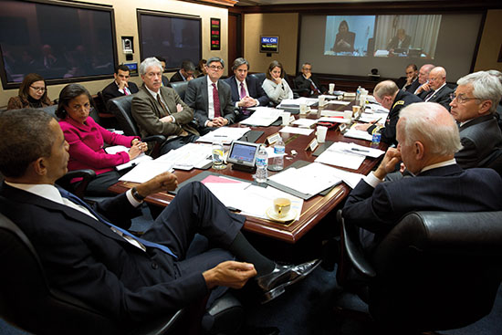 ⓒAP Photo : 드론 프로그램은 백악관 수뇌진이 개입한 지휘 라인을 통해 운용돼왔다. 2014년 NSC를 주재하고 있는 오바마 대통령.