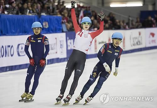 남자 1,000m 결승에서 준우승한 서이라(맨오른쪽)와 동메달을 따낸 곽윤기(맨왼쪽).(AP=연합뉴스)